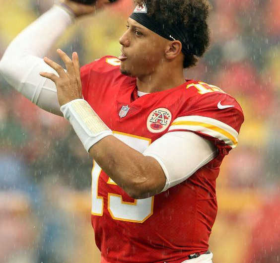 Uncovering the hidden struggles of Patrick Mahomes’ journey to greatness. Explore the challenges he faced on his path to football stardom.
