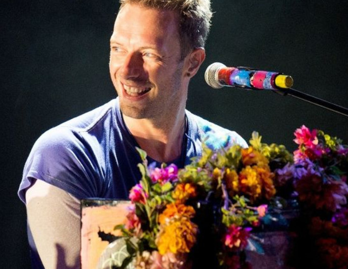 Join the emotional countdown as Chris Martin unveils Coldplay’s beloved anthems! Get ready for an explosive journey through their iconic hits. 🚀🎶