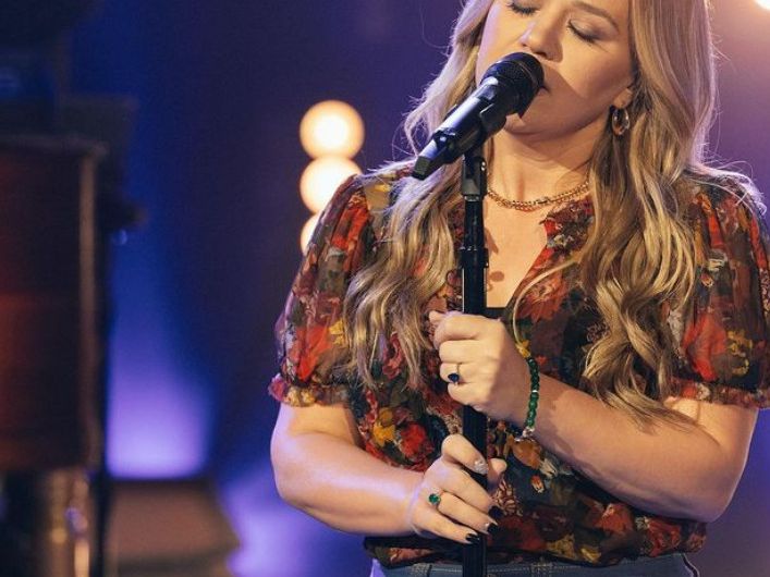Experience the Clarkson Effect firsthand! Dive into how Kelly Clarkson’s music powers fans’ hearts, leaving a lasting impact on listeners worldwide. 🌟🎶