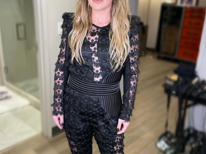 From struggles to strength: Kelly Clarkson’s inspiring journey reveals how she overcame Hollywood’s body image pressures with resilience and grace! 💪